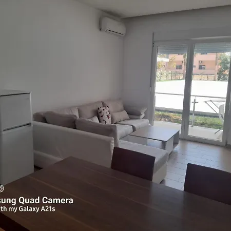 Luxury Ξενοδοχείο με διαμερίσματα *
