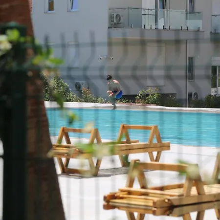 Luxury Αλέσιον