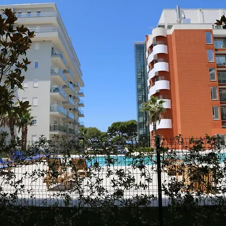 Ξενοδοχείο με διαμερίσματα Luxury Αλέσιον